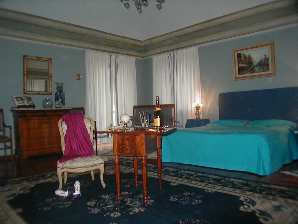 Torre Dei Frati Bed & Breakfast Fossano Rum bild