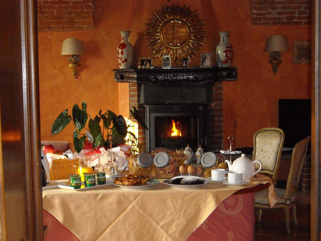 Torre Dei Frati Bed & Breakfast Fossano Exteriör bild